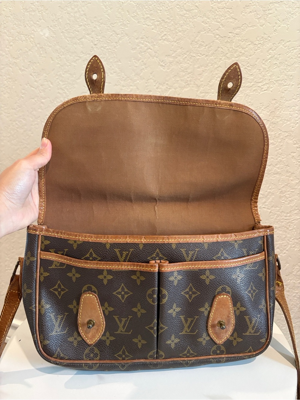 Louis Vuitton Gibeciere MM Brown Monogram Crossbody Bag - Picture 7 of 15